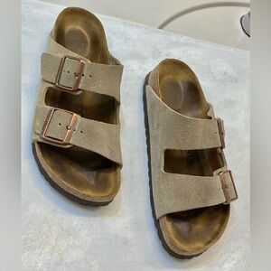 Birkenstock Arizona Women’s Size 7, Men’s Size 5, excellent condition, perfect